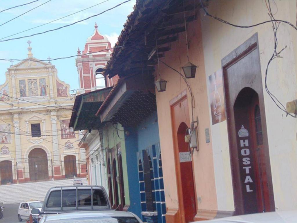 Central Lodge Hostal Leon Exterior photo